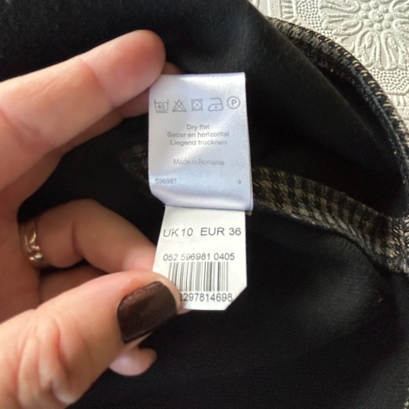 River Island Houndstooth Mini Skirt Sz 10 EUC - Picture 16 of 16